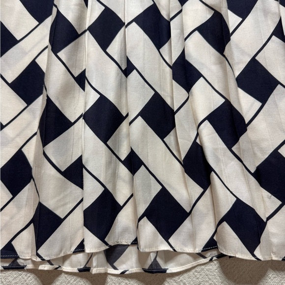 RIXO Analise Printed Crepe Pleated Midi Shirt Dress 2 Petite - Picture 3 of 9